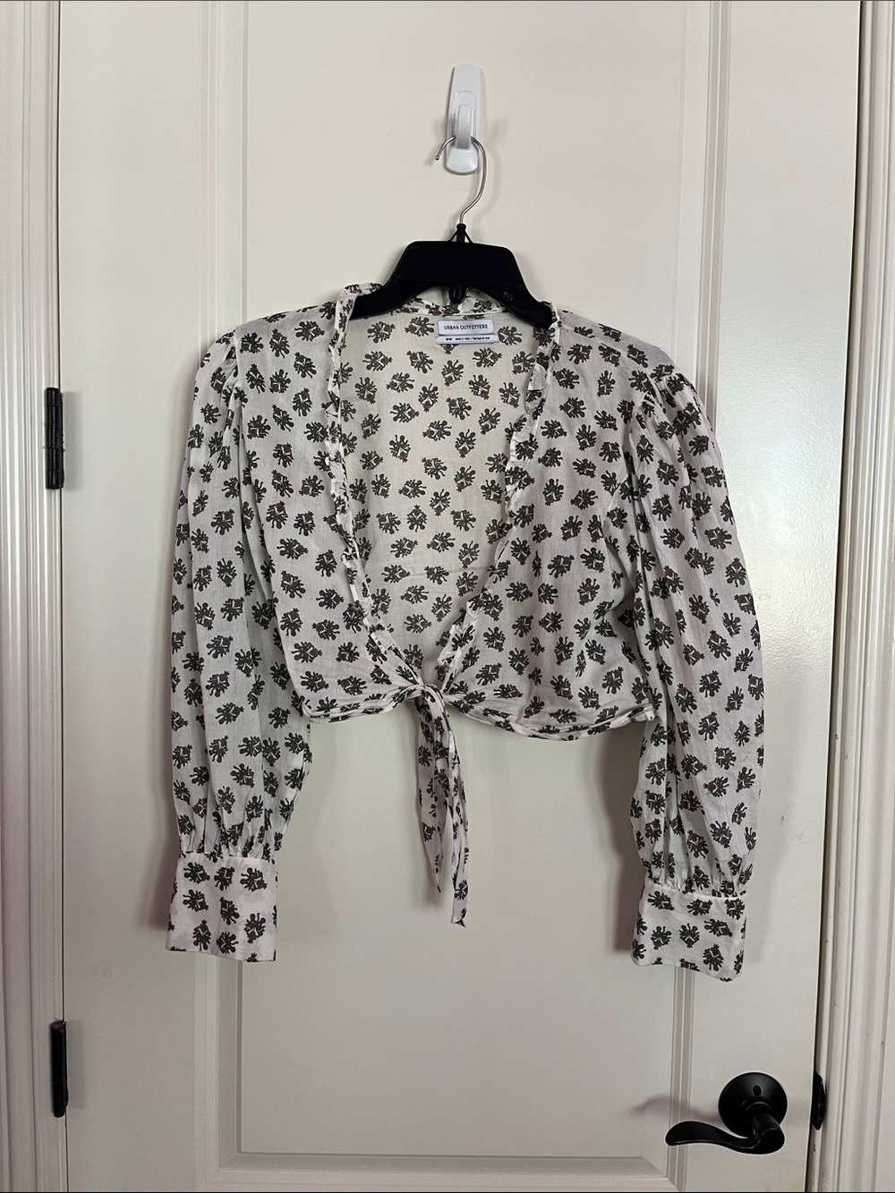 Urban Outfitters Printed Tie Front Cropped Blouse Floral Long Sleeve Size M